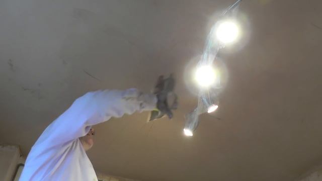 DIY: Sponge Float Plastering - First Attempt / Sponge Float Skimming A Ceiling смотреть онлайн