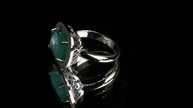 Кольцо из белого золота с изумрудом 3,3 карат и бриллиантами 0,24 карат смотреть онлайн