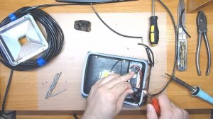 Как подключить светодиодный прожектор