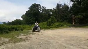 Учусь ездить на квадроцикле