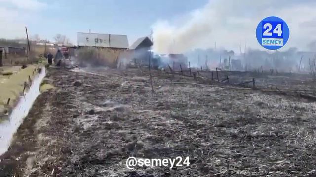 🔹️Пожар на дачном массиве Семея - 17.04.22 смотреть онлайн