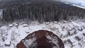 Откуда по всей России появляются гигантские дыры в земле