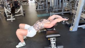 Пуловер с гантелью на горизонтальной скамье. Техника выполнения