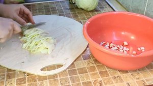 Крабовый салат с капустой и кукурузой. Быстро, экономно и очень вкусно!!!!!