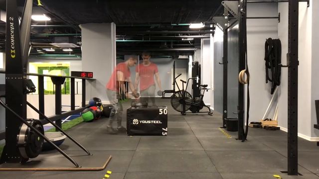 Перешагивание коробки с гантелями смотреть онлайн