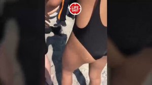 Полицейский избил девушку