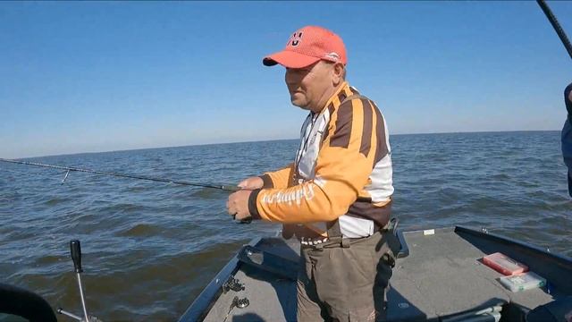 Ловим окуня Рыбинском Водохранилище смотреть онлайн