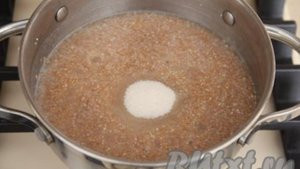 Пшеничная каша с яблоком на молоке