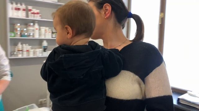 Прокол ушей ребенку в 8 месяцев - Бурулька смотреть онлайн