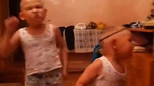 Весело танцуют гангам стаил