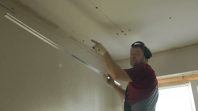 Натяжной потолок своими руками: монтирую багет на обои с пылесосом смотреть онлайн