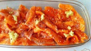 Слабосоленый лосось в имбирно-апельсиновом маринаде