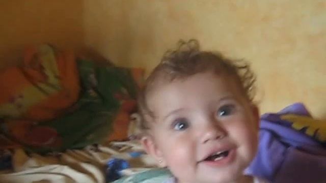 Ржач.  Ребенок смеется . Смешной малыш .Rzhach. The child laughs. Funny kid.