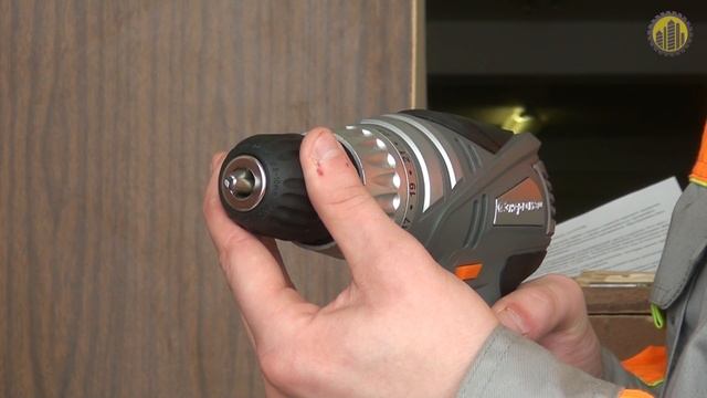 Электрический шуруповерт Энергомаш ДУ-21400 смотреть онлайн