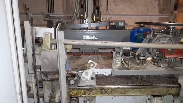 Работа привода ДК с разрывной штангой лифта КМЗ. Спойлер: замки не закусывает. ??? смотреть онлайн