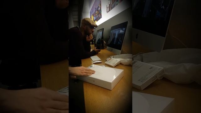 MacBook 12 rose gold unboxing at apple store Beijing