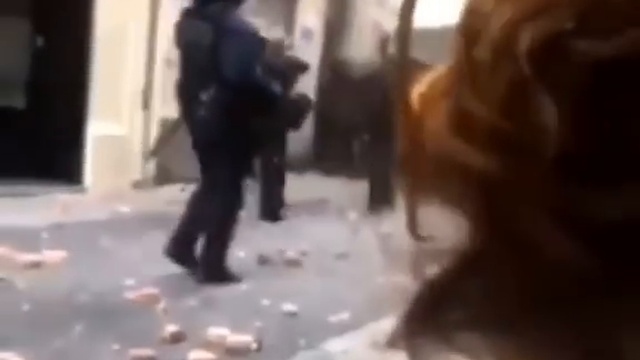 Bavure Policiere - Acte VIII - MONTPELLIER : CRS lancent des paves sur des manifestants - 05/01/2019