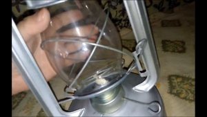 Как снять стекло с керосинового фонаря Летучая мышь