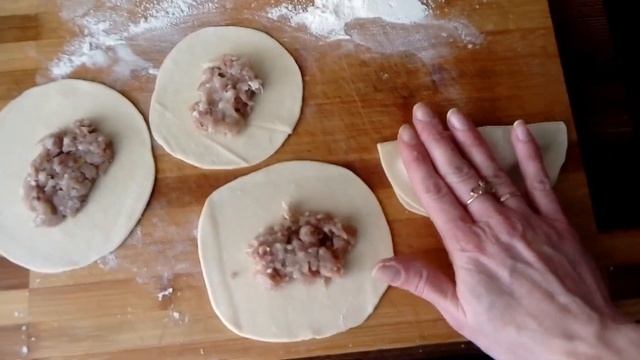 Чебуреки! Мини чебуреки готовим дома! #чебуреки. Самое удачное тесто для чебуреков! #чебурекиготови
