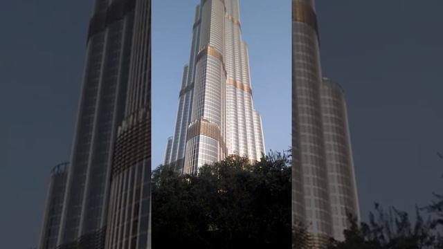 Она невероятная. Башня Burj Khalifa в Дубае. Вход Armani