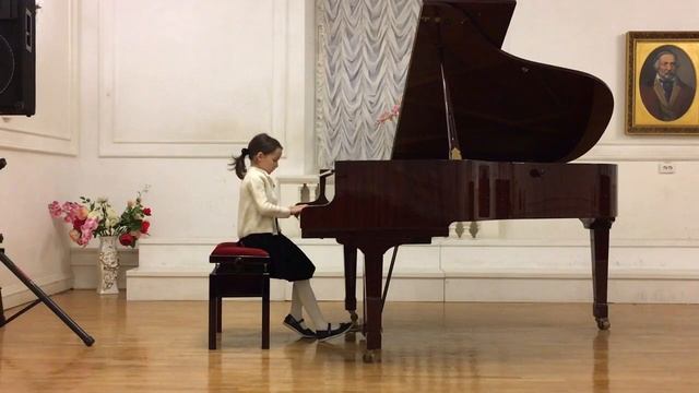 исполняет Лебедева Полина 2 класс смотреть онлайн