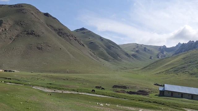 Красивые горы Киргизии 20 июня 2023 года.