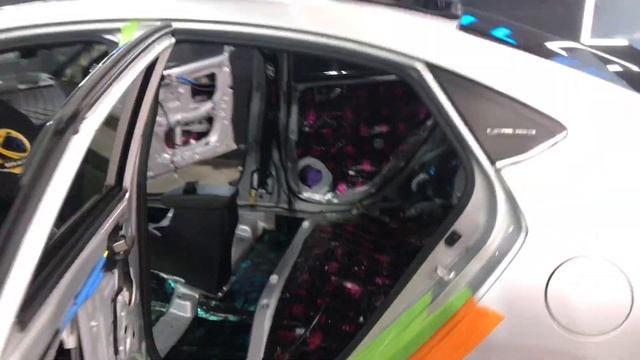 Чтобы добиться максимальной звукоизоляции Hyundai Solaris, использовали качественные шви материалы.