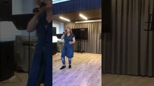 Номер из концерта в ЦДМ Выхино ,поют Эльмира Умярова и Елена Каплун-Я иду такая вся, Дульче Габана