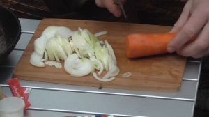 Еда на костре. Готовим в лесу бобы с овощами