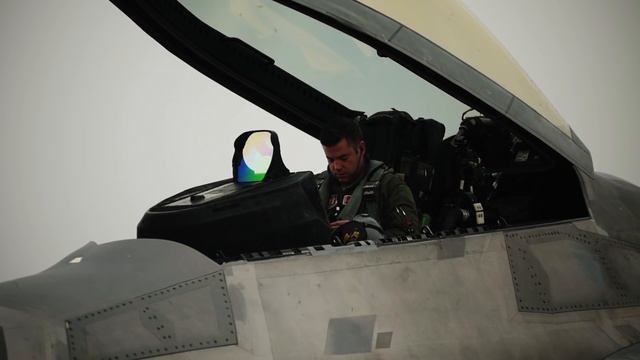 F-22 Preflight Checks, Startup, and Takeoff смотреть онлайн