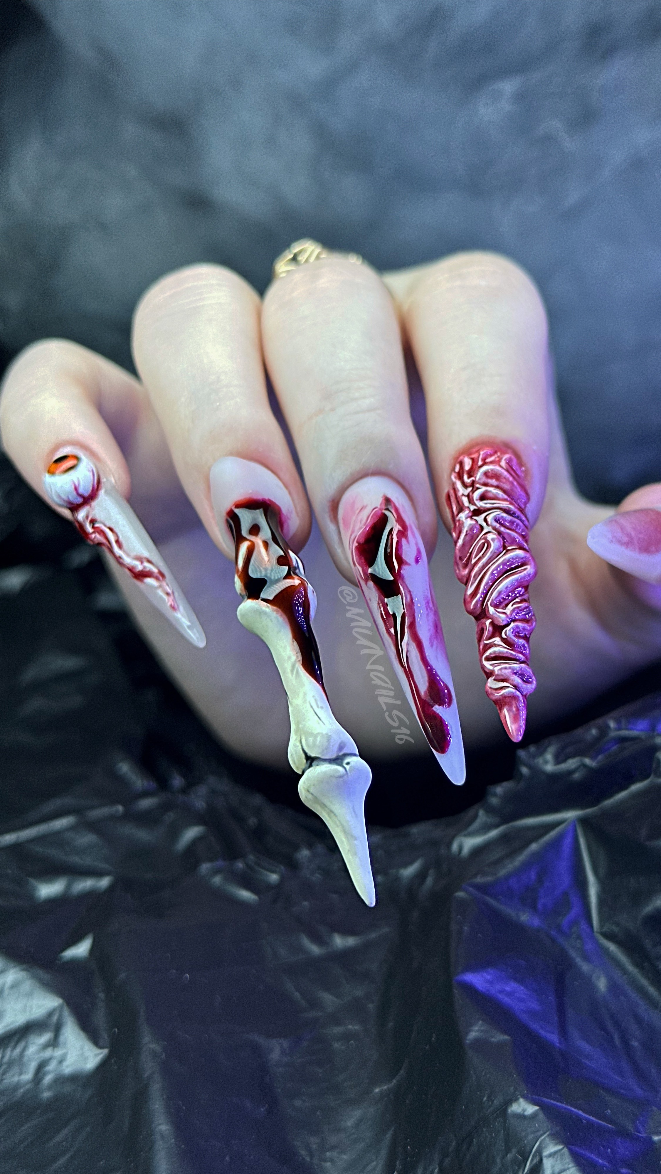 FAKE BLOOD🩸FAKE SITUATION❌HALLOWEEN NAILS🪦#маникюр #shorts смотреть онлайн