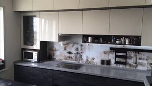 Отзыв о современной кухне под потолок
