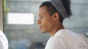 Монтаж настенных покрытий из шпона от команды KLEBEN в шоуруме DECARO