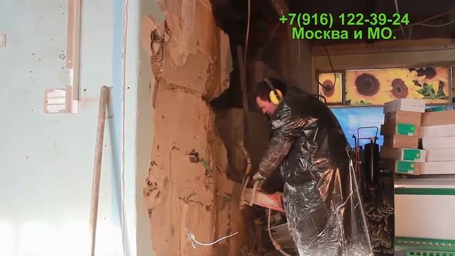Что такое алмазная резка стен, пример, как режут стены ручным электрорезчиком 220В Husqvarna K 3000