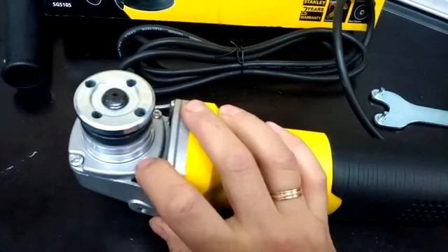Обзор болгарки за 3000т.р. Stanley SGS105. смотреть онлайн