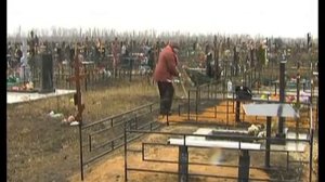 В Липецке убирают кладбища