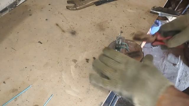 Как я сувенир из болта и гайки делал. смотреть онлайн