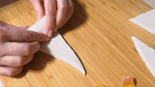 Рогалики с мармеладом. Вкусная выпечка. Круассаны.