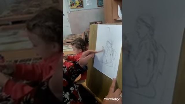 "Играющая девочка"(работа с натуры) Тема:"Наброски,зарисовки фигуры человека." смотреть онлайн