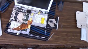 Apple iBook G3 Inverter Cable Replacement NOT A TUTORIAL!!! Part 1