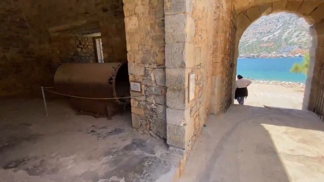 Деревня Плака/ Ждём лодку/ Остров Спиналонга впечатляет/ Пляж в Малии смотреть онлайн