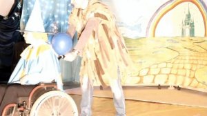 Песня Элли и Тотошки/ Танец Страшил (фрагмент)