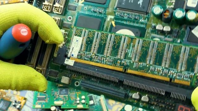 Драгоценные металлы в электронном ломе. Стоит ли сдавать или разбирать? смотреть онлайн