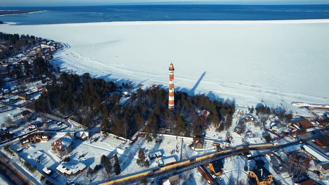 Релакс- видео: Осиновецкий маяк на берегу Ладожского озера ранней весной