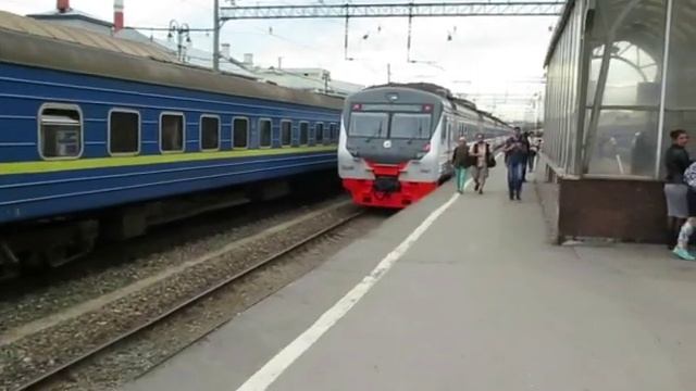 ...как объявляют поезда на Киевском вокзале Москвы (август, 2016)