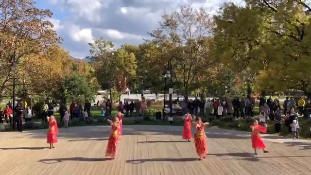 Ансамбль " Изумруд " . Индийский танец " Громче хлопай". смотреть онлайн