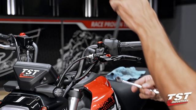 How to install Womet-Tech Evos Shorty Levers on a 2022+ Honda Grom by TST Industries смотреть онлайн