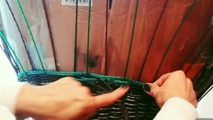 Плетение огромной гибкой корзины из ПЛАСТИКОВЫХ бутылок.Каркас, кольца , шахматный порядок