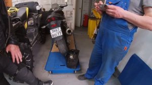 Замена масла на редком мотоцикле Honda Shadow VT750S.  Реальный объём масла!