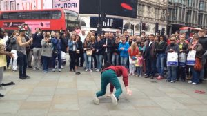 Piccadilly Circus - Gangnam Style show